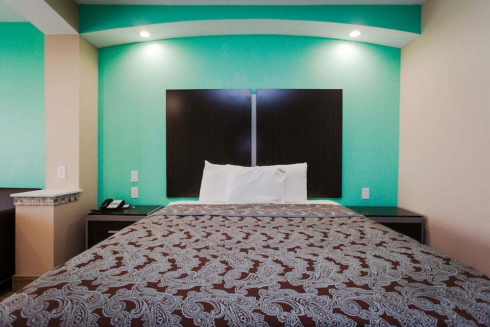 Palace Inn and Suites Willowbrook Mall - photo 11