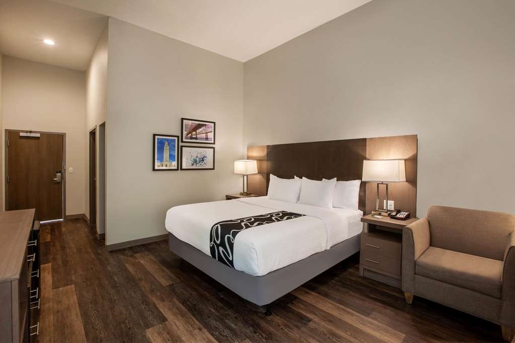 La Quinta Inn & Suites by Wyndham Lafayette Oil Center - photo 15