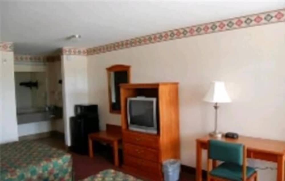 Express Inn and Suites - photo 16