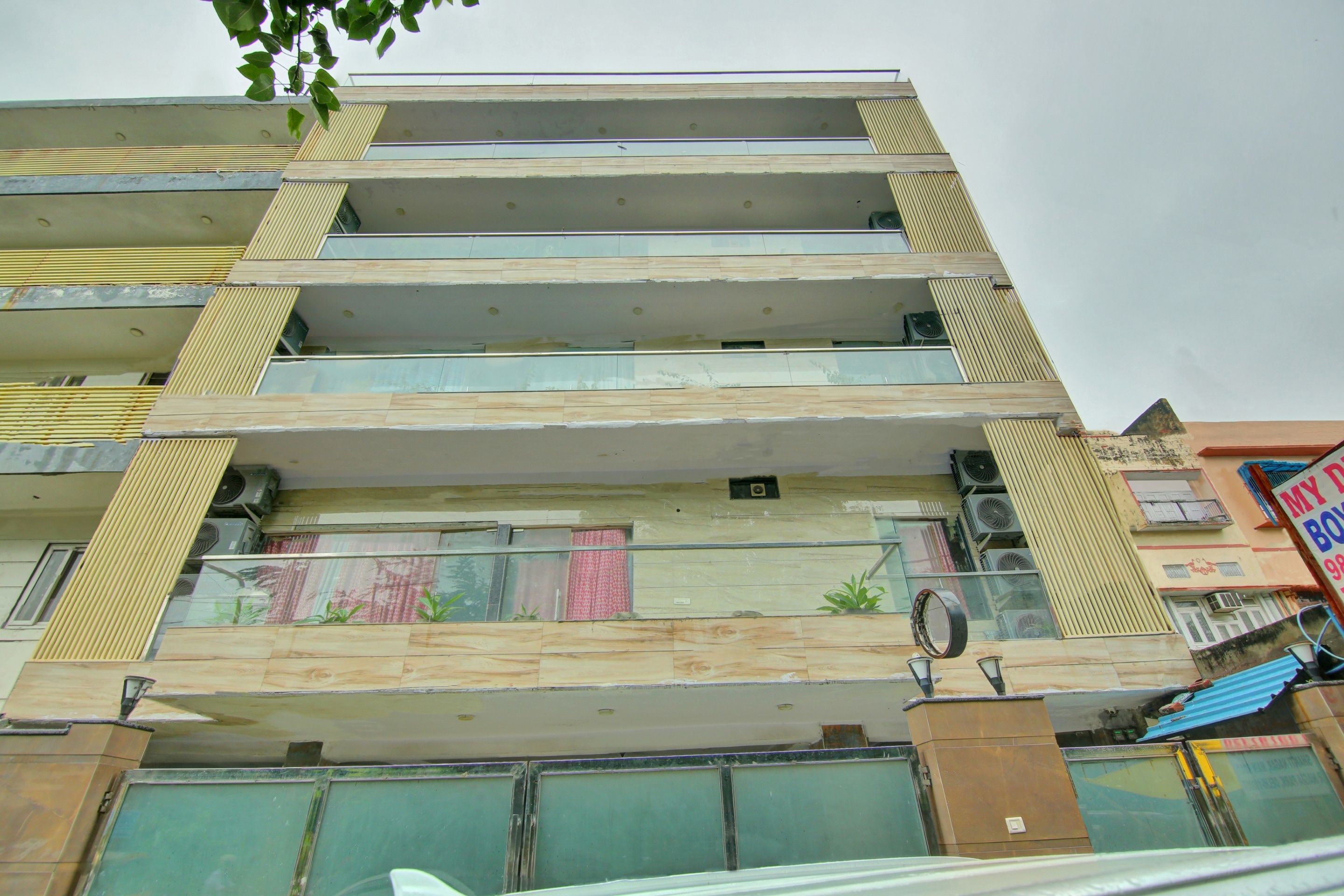 Super Hotel O The Arrow Infront of Max Hospital — 4-Star Luxury Hotel in New Delhi, India