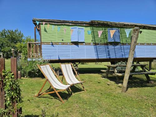 Roulotte Fleur des Champs — hotel in Sainte-Bazeille