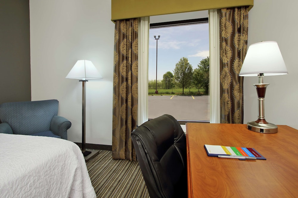 Hampton Inn Ashtabula - photo 17