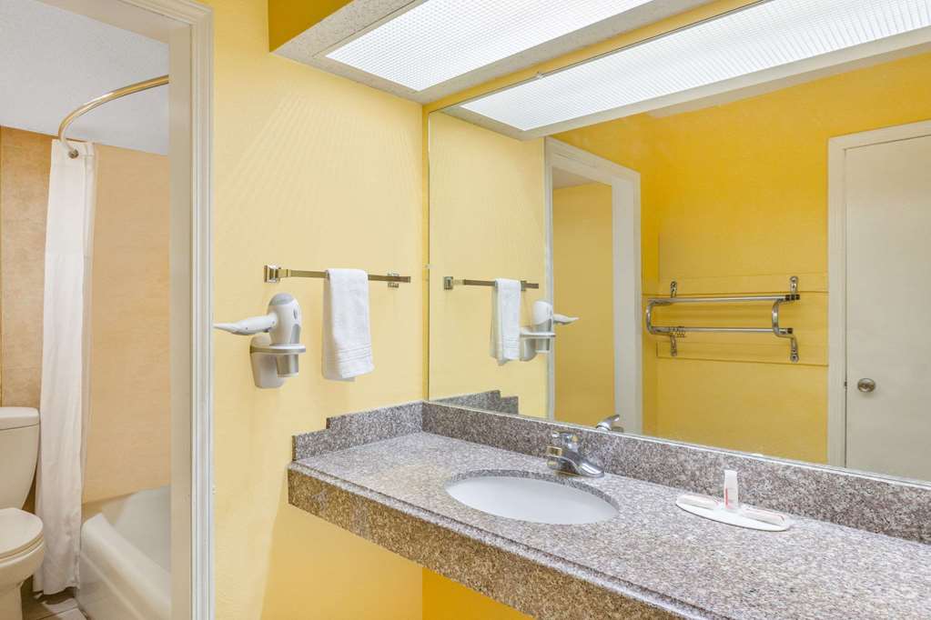 Days Inn by Wyndham Jacksonville - photo 13