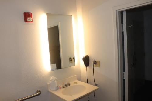 Howard Johnson by Wyndham Tifton GA I 75 - photo 26