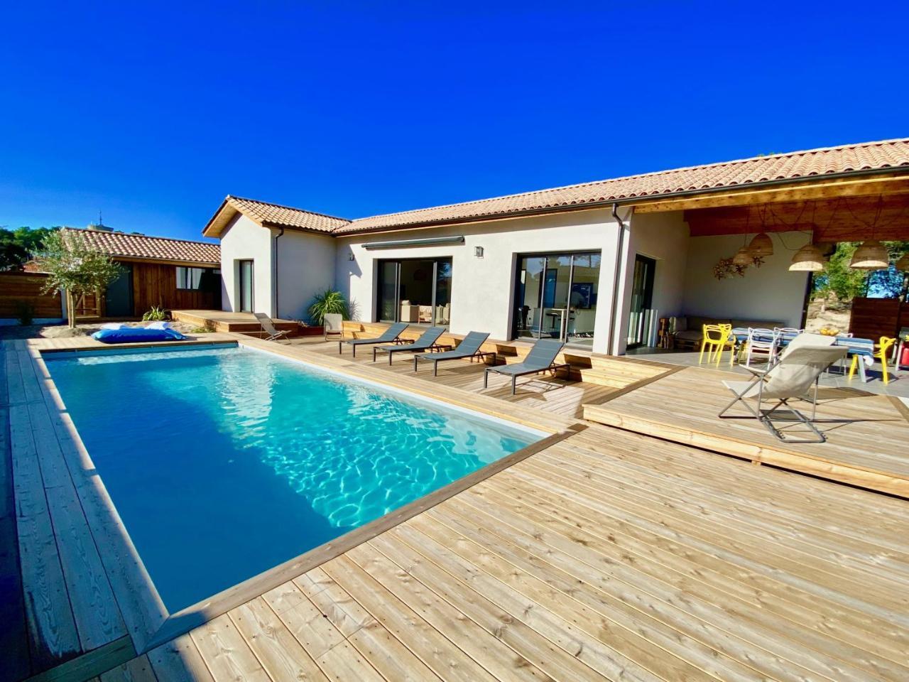 Villa Avec Piscine Chauffee Idealement Situee — 4-Star Luxury Hotel in Mimizan, France