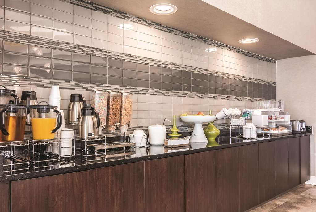 La Quinta Inn & Suites by Wyndham Shreveport Airport - photo 45