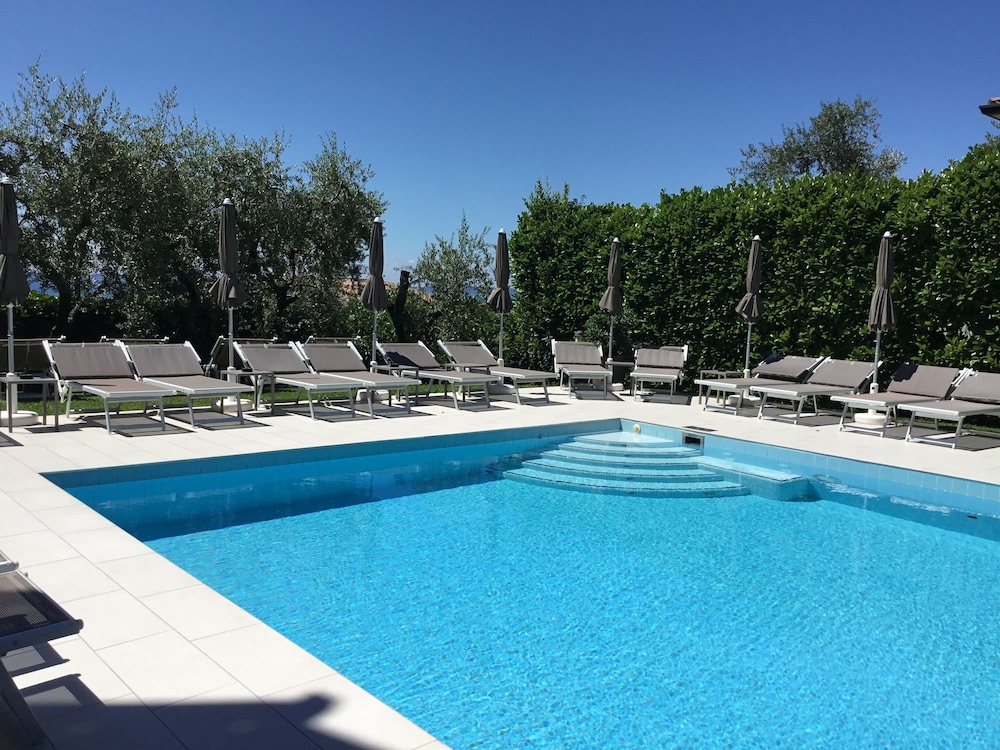 Hotel Villa Cà Nova in Garda, Italy