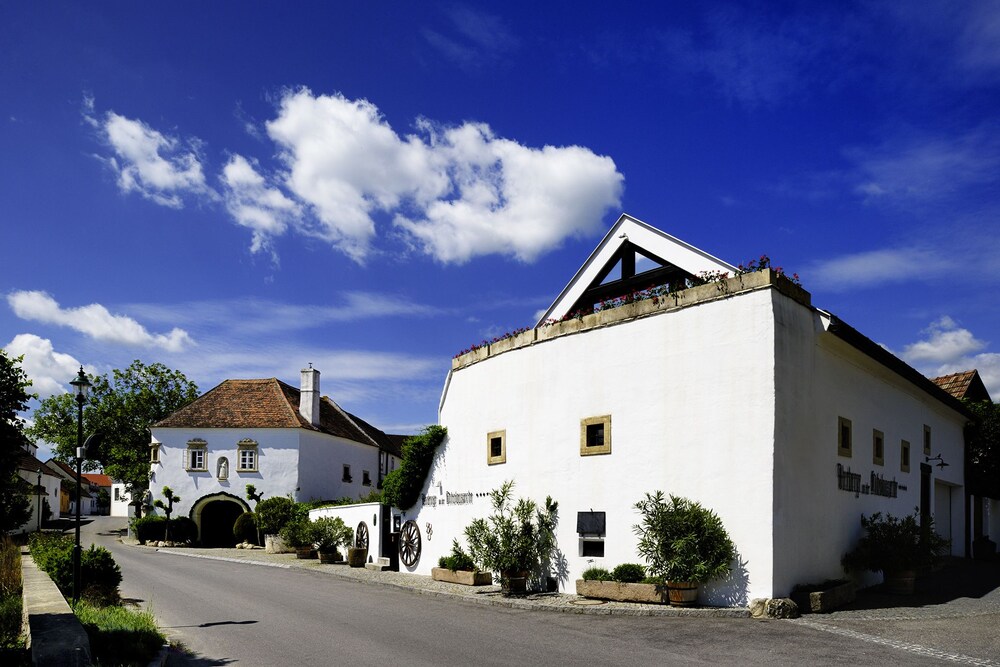 Herberge an der Nikolauszeche — 4-Star Luxury Hotel in Purbach Am Neusiedler See, Austria