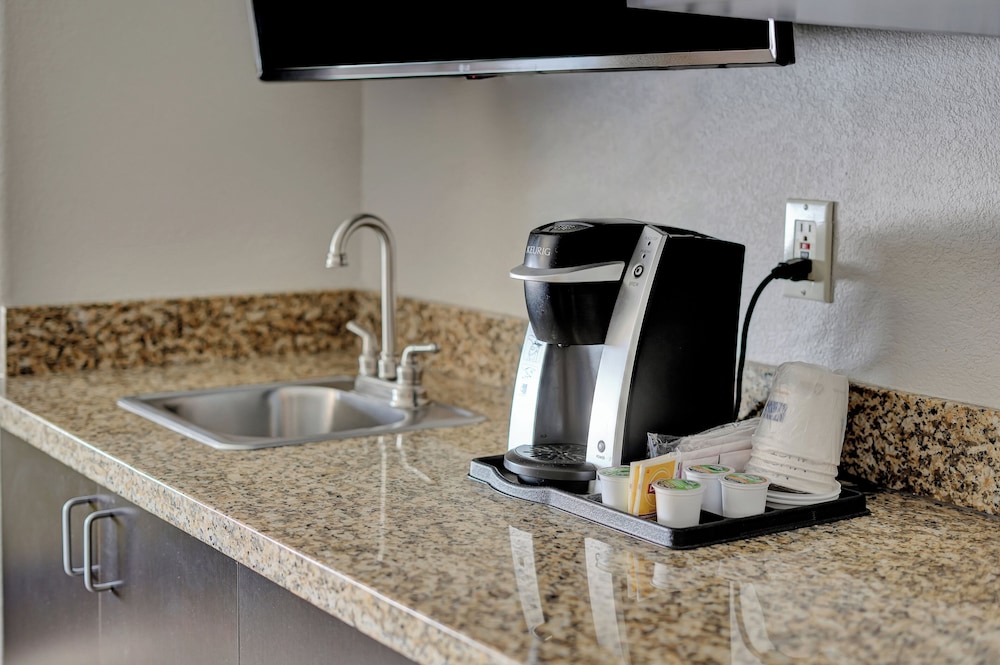 Holiday Inn Express Hotel & Suites Beatrice by IHG - photo 58