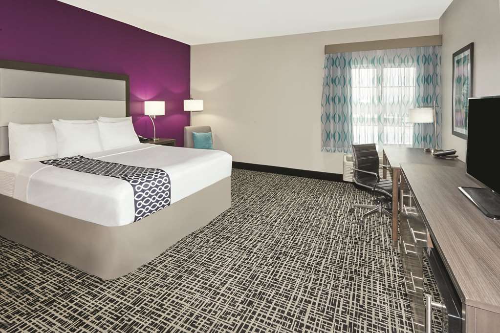 La Quinta Inn & Suites by Wyndham Springfield IL - photo 24