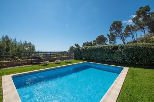 Casa blanca de Begur con vistas al mar y piscina — 4-Star Luxury Hotel in Begur, Spain