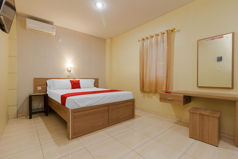 Reddoorz Plus Near Pantai Malalayang Manado — Manado