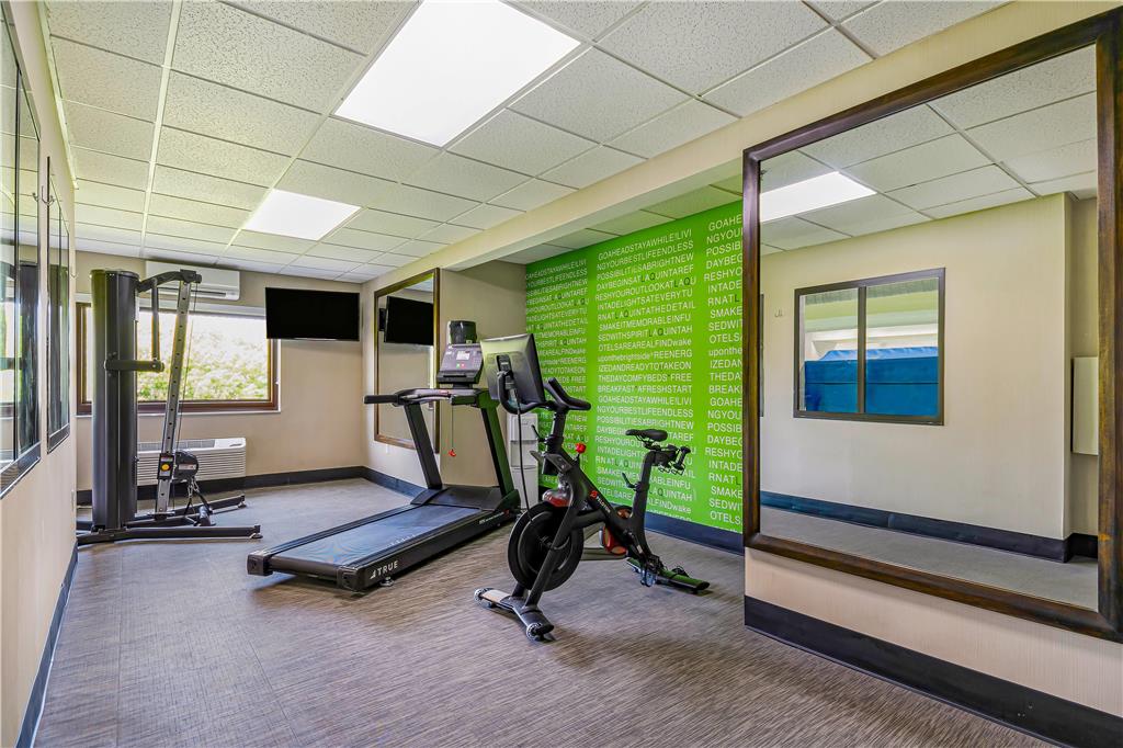 La Quinta Inn & Suites by Wyndham Batavia - photo 14