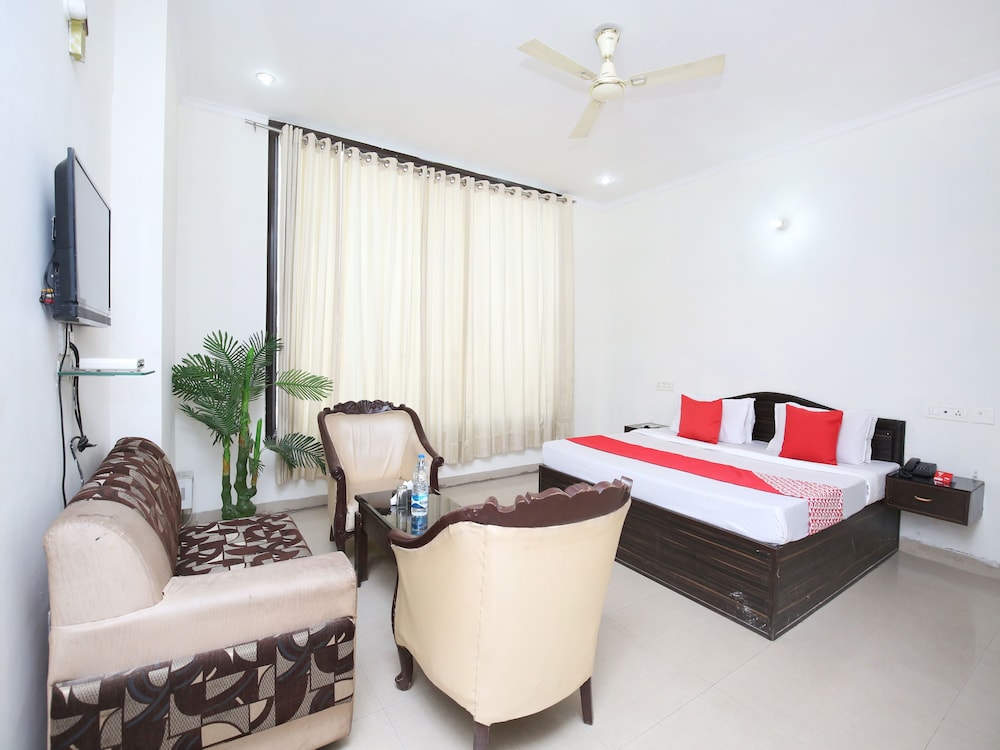OYO 14099 Hotel The kuber — hotel in Zirakpur