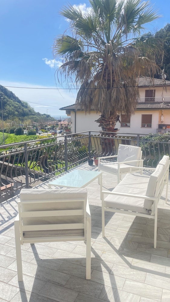 Cà Dell'alpe between the Apuane Alps and the sea — hotel in Montignoso