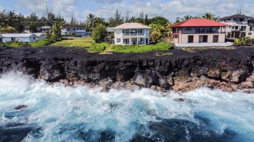 Blue Horizon Ocean Front entire villa — 4-Star Luxury Hotel in Kea'au, United States