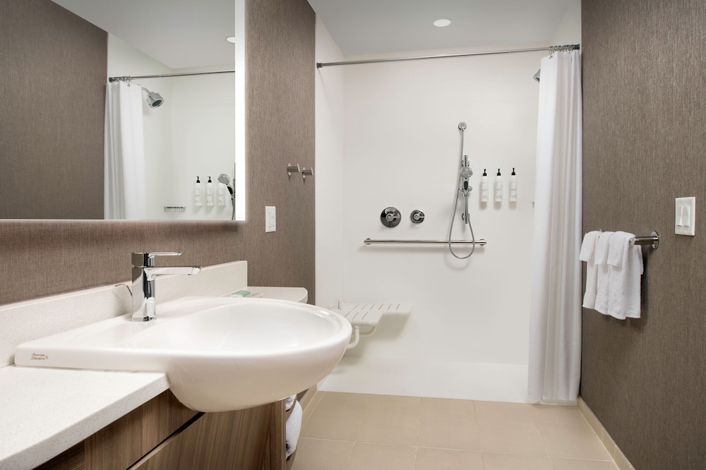 SpringHill Suites by Marriott Cincinnati Mason - photo 13