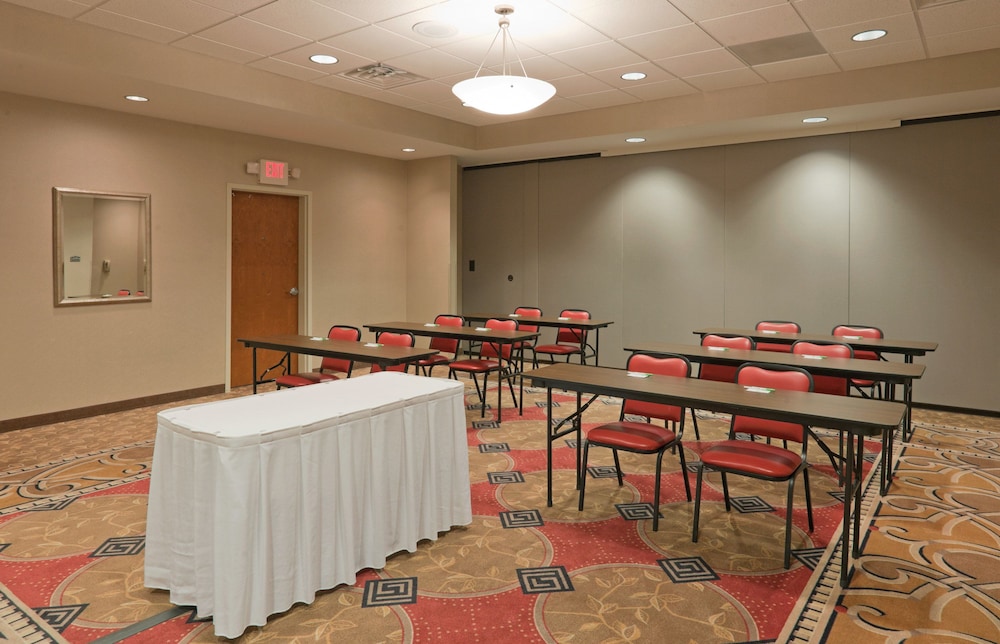 Holiday Inn Express & Suites Carbondale University Area by IHG - photo 26