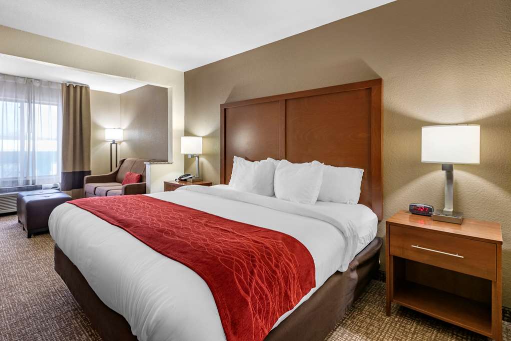 Comfort Inn & Suites Cedar Rapids North Collins Road - photo 36