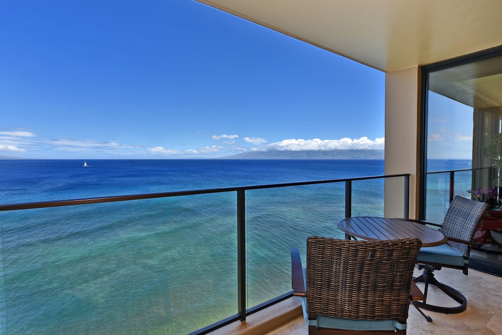Mahana Resort 1205 1 Bedroom 2 Bathrooms Condo — Lahaina