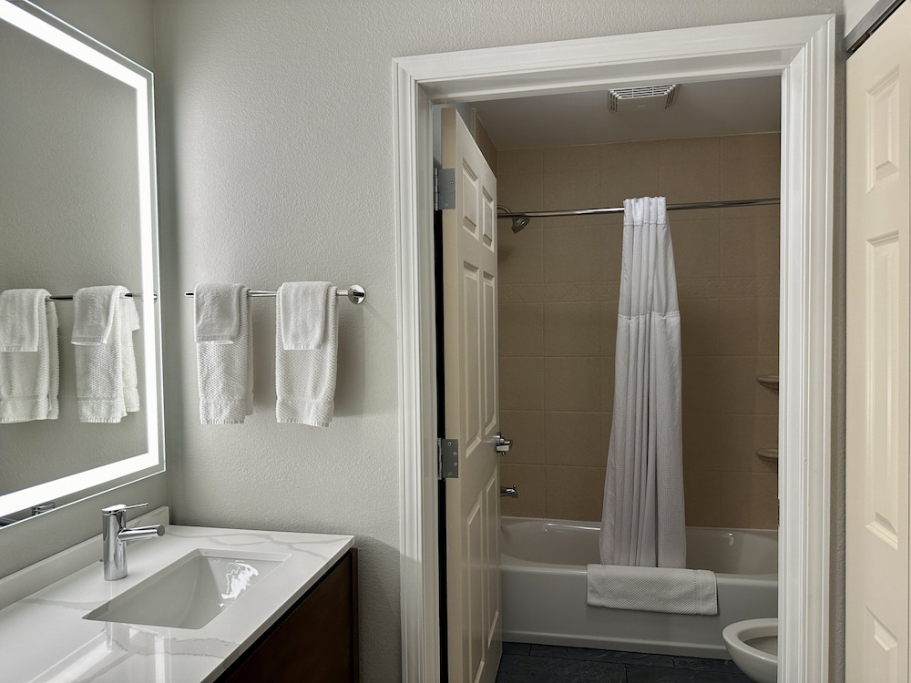 Staybridge Suites Milwaukee West Oconomowoc by IHG - photo 57