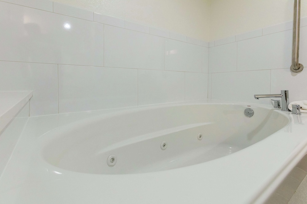 Hampton Inn St. Augustine Beach - photo 35