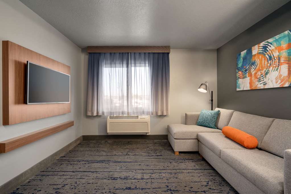 La Quinta Inn & Suites by Wyndham Springfield - photo 36