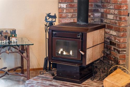 Cozy Ski In Ski Out Big Mountain Condo — 4-Star Luxury Hotel in Whitefish, United States