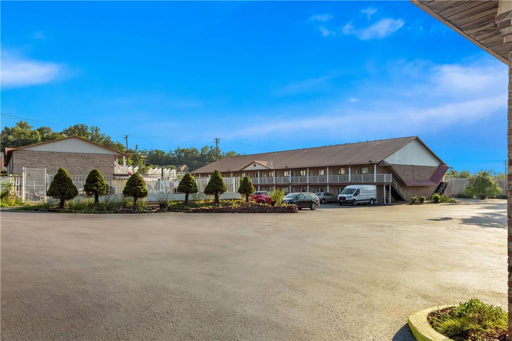 Days Inn by Wyndham Huntington — hotel in Huntington