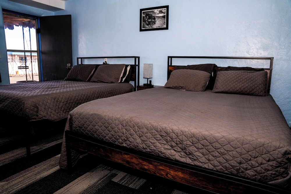 Maverick Motel and Glamp Ground - photo 11