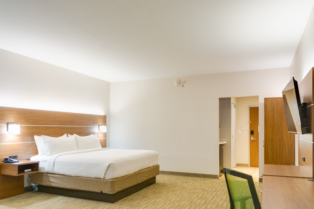 Holiday Inn Express & Suites Russellville by IHG - photo 12