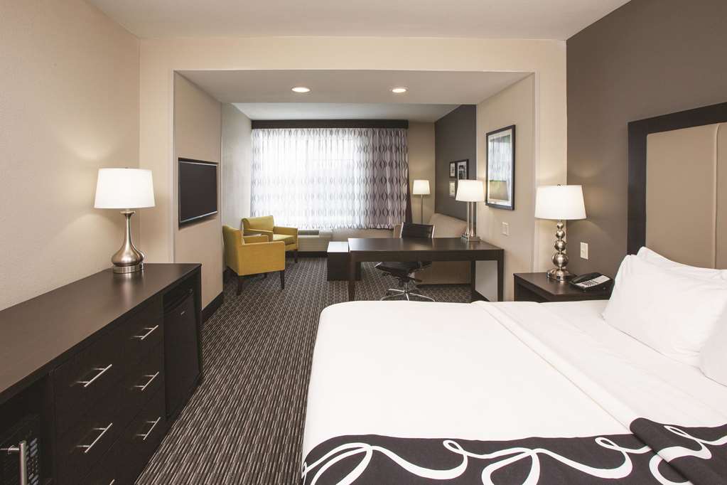 La Quinta Inn & Suites by Wyndham Hattiesburg I 59 - photo 10