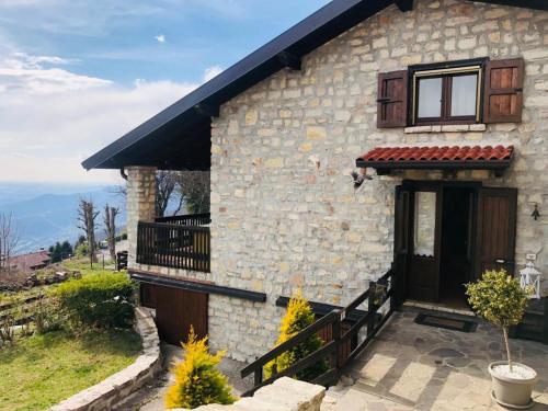 Casa Emy — 4-Star Luxury Hotel in Adrara San Rocco, Italy