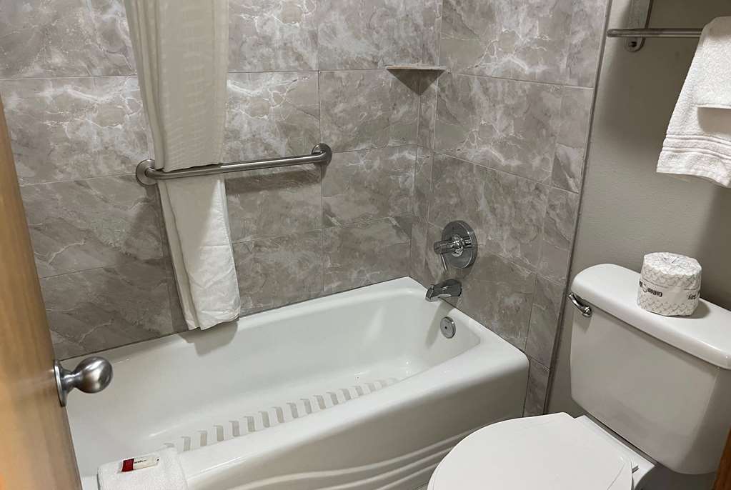 Days Inn by Wyndham Grove - photo 17
