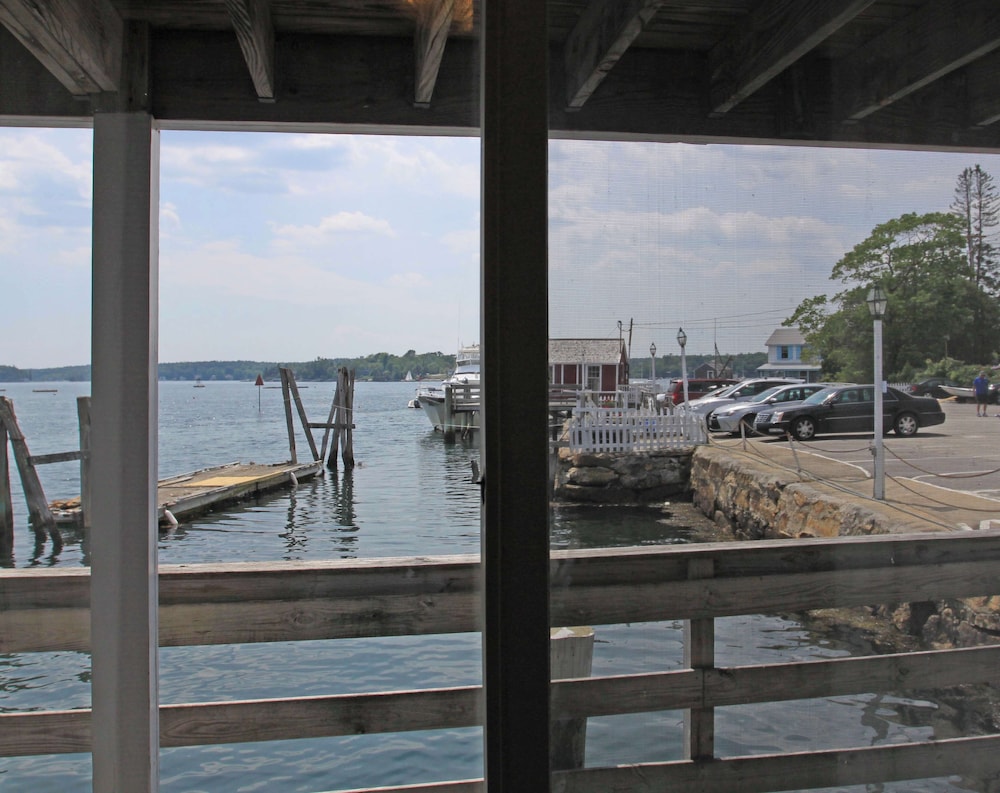Tugboat Inn - photo 88