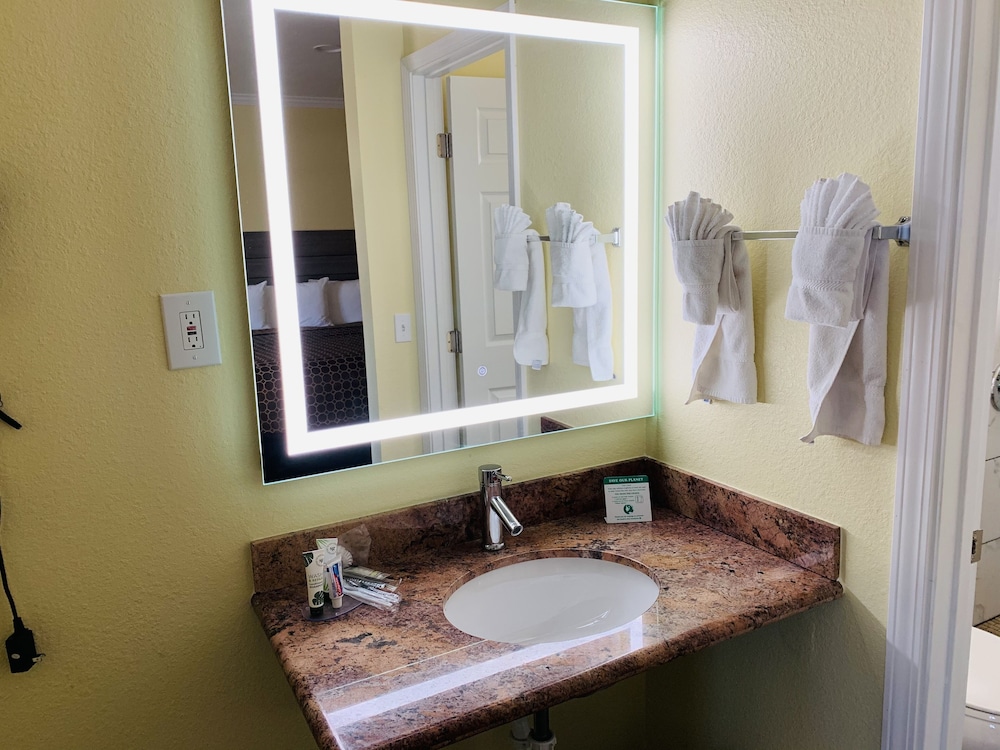Central Coast Inn - photo 22