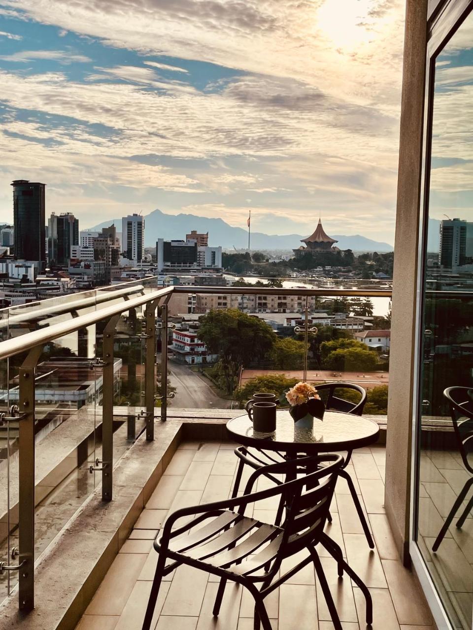 Kuching City Center Riverine Apartment With Balcony and Marvelous View — 4-Star Luxury Hotel in Kuching, Malaysia