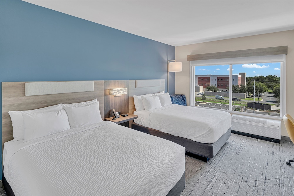 Holiday Inn Express & Suites Fort Walton Beach Eglin Area by IHG - photo 8