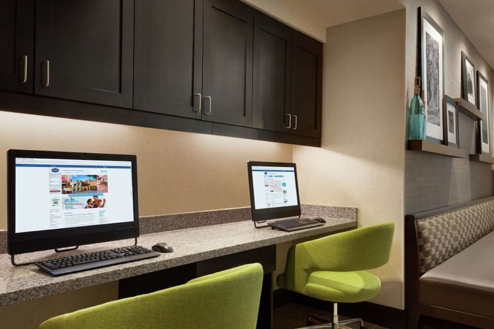 Hampton Inn & Suites Springdale - photo 44