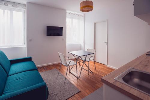 Large Studio Lumineux Et Neuf Parking Gratuit in Chateauroux, France