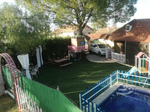 Bungalow Perotonar Ideal Para Familia Con Niños — 4-Star Luxury Hotel in La Puebla De Cazalla, Spain