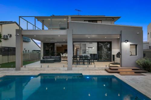 Sunset Shores - carbon neutral hotel in Bongaree