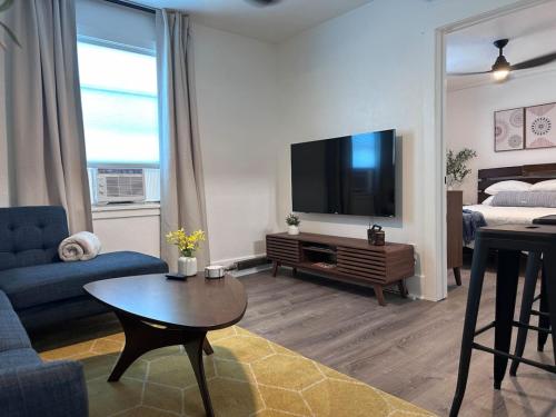 Modern Unit 313 at The George — 4-Star Luxury Hotel in Klamath Falls, United States