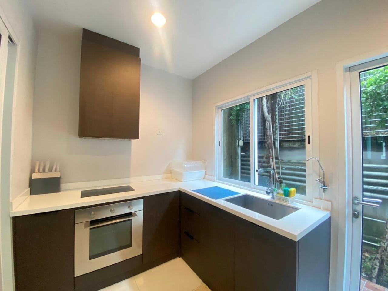 3 Bedroom Spacious Home in Downtown Bangkok Near MRT BTS Asok Station — 4-Star Luxury Hotel in Bangkok, Thailand