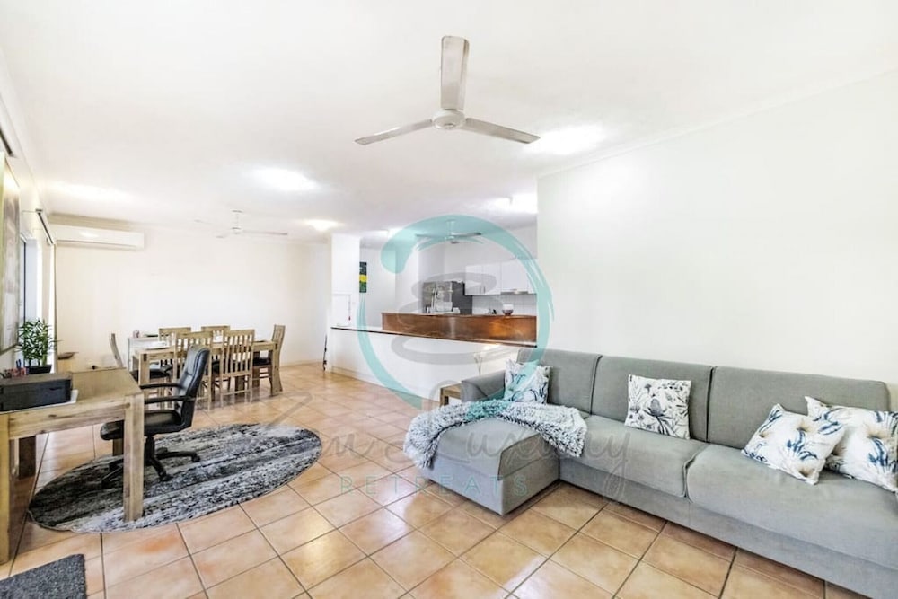 Zen Foreshore 2 Bedroom Apt With Pool — 4-Star Luxury Hotel in Rapid Creek, Australia