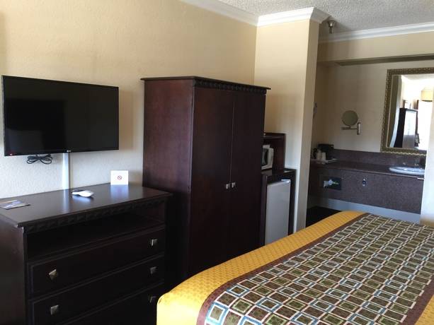Travelodge by Wyndham Chatsworth - photo 17