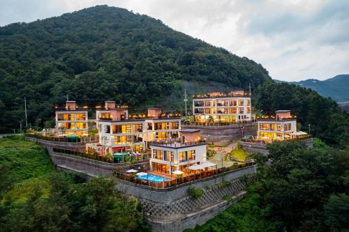 Cheongdo Casa Loma Pool Villa — 4-Star Luxury Hotel in Gyeongsan-Si, South Korea
