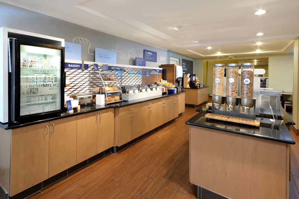 Holiday Inn Express Hotel & Suites High Point South by IHG - photo 26