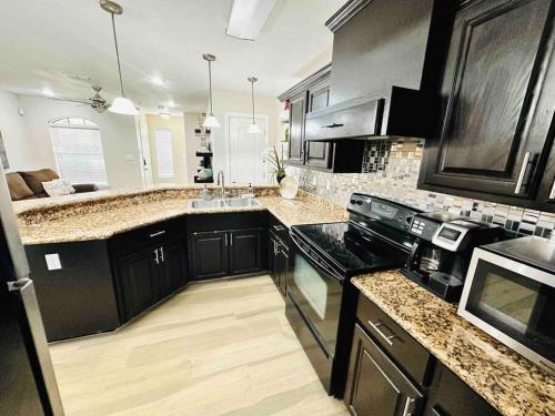 Sharyland Townhome — 4-Star Luxury Hotel in Mcallen, United States