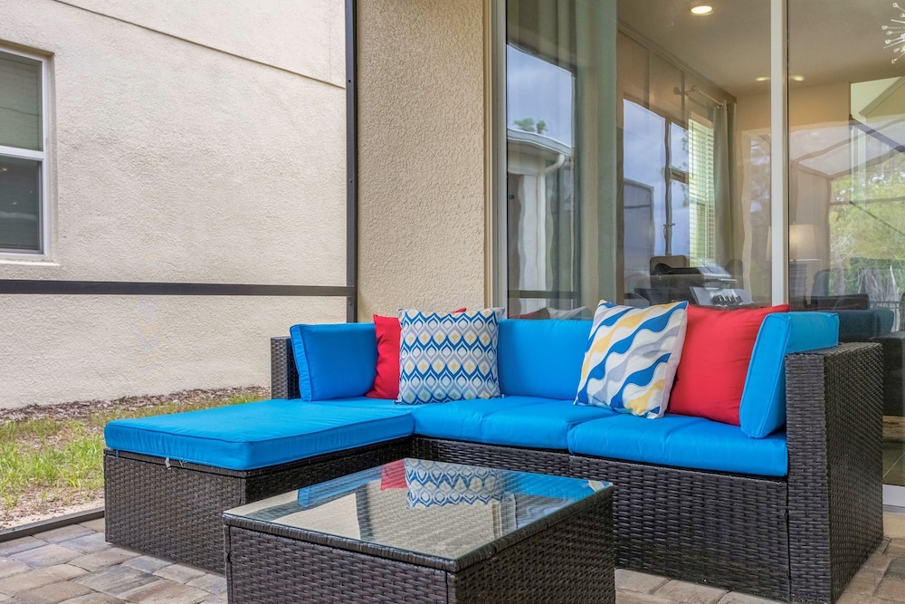 Upstay Solara Resort Retreat w Pool and Hot Tub - photo 10
